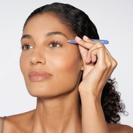 Tweezerman Stainless Steel Slant Tweezer - Eyebrow Tweezers for Women and Men (Sky Blue) Tweezerman Stainless Steel Slant Tweezer - Eyebrow Tweezers for Women and Men (Sky Blue)