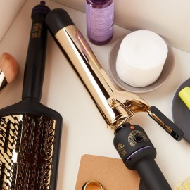 HOT TOOLS (2018 MODEL) Pro Artist 24K Gold Curling Iron | Long Lasting, Defined Curls (1-1/4 in) HOT TOOLS (2018 MODEL) Pro Artist 24K Gold Curling Iron | Long Lasting, Defined Curls (1-1/4 in)