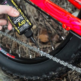 Muc-Off Dry Chain Lube, 4 fl oz - Bike Lube, Bike Chain Oil, Chain Wax for Dry Weather Conditions - Biodegradable Bike Lubricant and Bicycle Chain Oil Muc-Off Dry Chain Lube, 4 fl oz - Bike Lube, Bike Chain Oil, Chain Wax for Dry Weather Conditions - Biodegradable Bike Lubricant and Bicycle Chain Oil