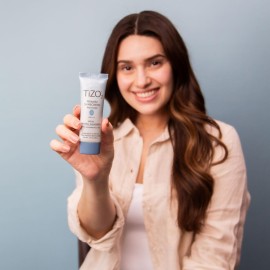 TiZO2 Facial Mineral Sunscreen and Primer, Non-tinted Broad Spectrum SPF 40 with Antioxidants, Sheer matte finish, Fragrance-Free, Oil-Free, Dermatologist-recommended, PA++++ 1.75 oz TiZO2 Facial Mineral Sunscreen and Primer, Non-tinted Broad Spectrum SPF 40 with Antioxidants, Sheer matte finish, Fragrance-Free, Oil-Free, Dermatologist-recommended, PA++++ 1.75 oz