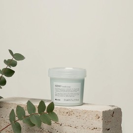 Davines Minu Conditioner, 8.77 fl. oz. Davines Minu Conditioner, 8.77 fl. oz.