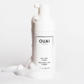 OUAI Air Dry Foam - Hair Mousse for Curly Hair & Beach Waves - Conditioning & Detangling With Kale and Carrot Extract - Paraben, Phthalate and Sulfate Free Curly Hair Products (4 Oz)