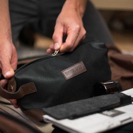 MANSCAPED The Shed Men\'s Premium Quality Toiletry Bag, PU Leather Dopp Kit, Bathroom Travel Bag, Shaving Kit Case, Trimmer Bag MANSCAPED The Shed Men\'s Premium Quality Toiletry Bag, PU Leather Dopp Kit, Bathroom Travel Bag, Shaving Kit Case, Trimmer Bag