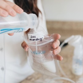 Dr. Browns Breast Milk Storage Bags, Disposable and Durable Bags for Freezing & Heating Breast Milk, (100 ct) 6 oz Bags, BPA free