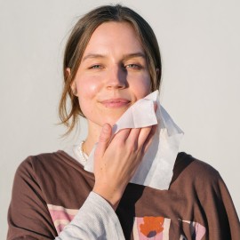 Ursa Major Essential Face Wipes | Natural, Biodegradable, Cruelty-Free | Cleanse, Exfoliate, Soothe and Hydrate | Individually Wrapped | 40 count