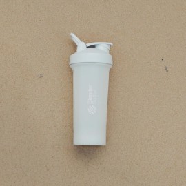 BlenderBottle Classic V2 Shaker Bottle Perfect for Protein Shakes and Pre Workout, 20-Ounce, White