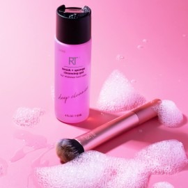 Real Techniques Brush + Sponge Cleansing Gel, Makeup Brush & Makeup Blending Sponge Shampoo, Gently Removes Makeup, Oil, & Other Impurities, Vegan & Cruelty-Free, 4fl. oz./118 ml Bottle Real Techniques Brush + Sponge Cleansing Gel, Makeup Brush & Makeup Blending Sponge Shampoo, Gently Removes Makeup, Oil, & Other Impurities, Vegan & Cruelty-Free, 4fl. oz./118 ml Bottle