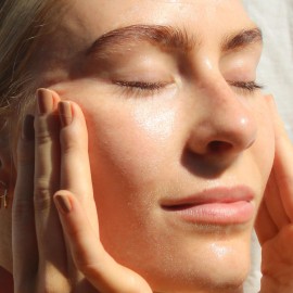 Summer Fridays Cloud Dew Gel Cream Moisturizer - Lightweight Face Moisturizer with Hyaluronic Acid + Ceramides for Skin Plumping Hydration and Glowing Skin (1.7 Fl Oz) Summer Fridays Cloud Dew Gel Cream Moisturizer - Lightweight Face Moisturizer with Hyaluronic Acid + Ceramides for Skin Plumping Hydration and Glowing Skin (1.7 Fl Oz)