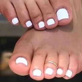 Outyua Solid Square Fake Toenails Matte Press on Toe Nails Short Acrylic False Toes Nails Cute Artificial Beach Full Cover Toenail White for Women 24 Pcs (White)