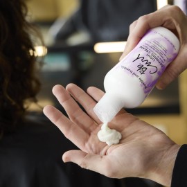 Bumble and bumble. Curl Light Defining Styling Cream | For Moisturized Flexible Curls | Anti Frizz | Curly, Wavy | With Jojaba Oil, Avocado Oil + Coconut Oil | Standard Size, 8.5 Fl Oz