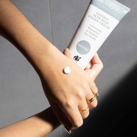 MooGoo Natural Skin Milk Udder Cream - Lightweight Face & Body Moisturizer for Sensitive, Irritated, Dry or Itchy Skin, For All Ages Including Children, 120g MooGoo Natural Skin Milk Udder Cream - Lightweight Face & Body Moisturizer for Sensitive, Irritated, Dry or Itchy Skin, For All Ages Including Children, 120g