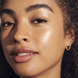 Lumene [Valo] Nordic-C Glow Boost Essence - Hydrating and Brightening Serum with Vitamin C, Hyaluronic Acid + Arctic Cloudberry for Visibly Radiant Skin - Vegan + Suitable for All Skin Types (30 ml)