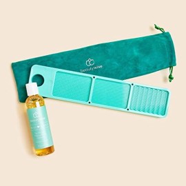 Makeup Brush Cleaner - Conditions and Protects Brushes - No Residue - Quickly and Easily Cleans Foundation Brushes - Plant-derived Ingredients - Makeup Cleaner for Brushes