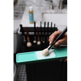 Makeup Brush Cleaner - Conditions and Protects Brushes - No Residue - Quickly and Easily Cleans Foundation Brushes - Plant-derived Ingredients - Makeup Cleaner for Brushes