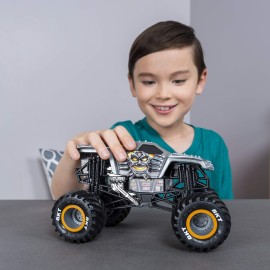 Monster Jam Official Max D Monster Truck, Die-Cast Vehicle 1:24 Scale