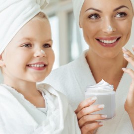 Encheng 12Pack of 4 oz Clear Round Glass Jars, with Inner Liners and black Lids,Empty Cosmetic Containers,Cream jars Encheng 12Pack of 4 oz Clear Round Glass Jars, with Inner Liners and black Lids,Empty Cosmetic Containers,Cream jars