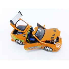 Jada 1:24 Diecast 1995 Toyota Supra with Brian O\'Conner Figure, Men