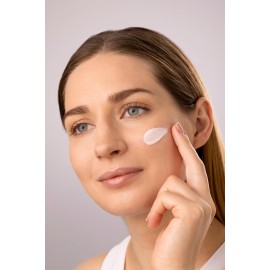 Medik8 Crystal Retinal 1 - Brightening, Firming, Advanced Skin Retinaldehyde Serum - Smooths Wrinkles - Hyaluronic Acid, Glycerin, Vitamin E - 1 oz