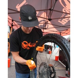 Orange Seal - Endurance Formula Tubeless Bike Tire Sealant with Injector | Long Lasting, Fast Sealing | for MTB, Road, CX and Gravel Bicycle Tires | 8oz w/Injector