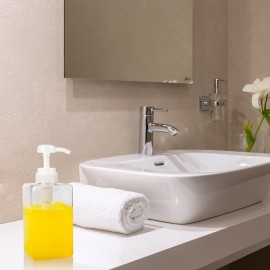 Suream 450ml/15oz Shampoo and Conditioner Dispenser, 3Pack Clear Empty Pump Bottles Reusable Refillable for Shower Gel, Conditioner, Lotion, Massa