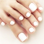 RODAKY Press On Toe Nails for Women White Fake Toenail Glossy Solid Color Fashion False Toenail Full Cover Acrylic Foot Nails Design Toenail Tips 24PCS