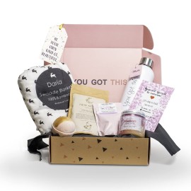 Milky Chic - Celebrating Motherhood Gift Box, Pregnancy Gifts for First Time Moms, Gift for Mothers, Expecting Mother , Gifts for Mommy, New Mom Care Package for Women, Medium Pack