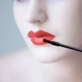 AUEAR, 100 Pack Disposable Lip Gloss Brushes Lipstick Wands Applicator for Makeup Brush Women Girls