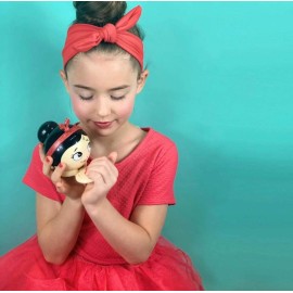 Nella Miss Nail Dryer toy, speeds up a bit the drying process for nail varnish and makes it fun