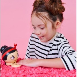 Nella Miss Nail Dryer toy, speeds up a bit the drying process for nail varnish and makes it fun