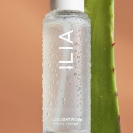 ILIA - Blue Light Face Mist | 3-in-1 Hydrate, Defend, Set Makeup | Ultra-Fine, Non-Sticky, Weightless | Gluten + Silicone-Free | Non-Toxic, Vegan, Cruelty-Free, Clean (Travel Size, 0.47 fl oz | 14ml)