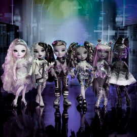 Rainbow High Shadow Series 1 Ash Silverstone- Greyscale Boy Fashion Doll. 2 Silver Designer Outfits to Mix & Match with Accessories, Great Gift, Multicolor, 583578EUC Rainbow High Shadow Series 1 Ash Silverstone- Greyscale Boy Fashion Doll. 2 Silver Designer Outfits to Mix & Match with Accessories, Great Gift, Multicolor, 583578EUC