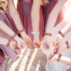 Roowest 16Pcs Bridesmaid Gifts Set Compact Mirrors and Scrunchies Set Proposal Compact Pocket Diamond Makeup Mirrors with Hair Scrunchies for Wedding Bachelorette Bride Shower Party Gifts(Rose Gold)