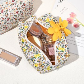 SOIDRAM Quilted Makeup Bag Floral Cosmetic Bag Puffy Coquette Makeup pouch Aesthetic Cute Travel Toiletry Bag Organizer cotton Makeup Brushes Storage Bag for Women