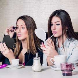 Menkxi 15 Pcs Heart Shaped Handheld Mirror Small Travel Makeup Mirrors with Handle Mini Heart Bulk Plastic Cosmetic Gift for Women (Bright Color)