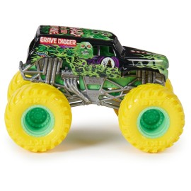 Monster Jam, Official Grave Digger Vs. Max D Die-Cast Monster Trucks, 1:64 Scale, Kids Toys for Boys Ages 3 and up